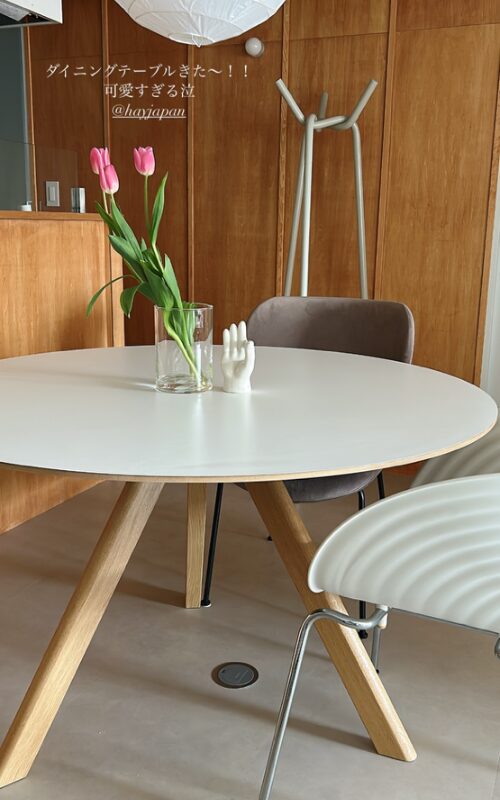 ダイニングテーブルの写真